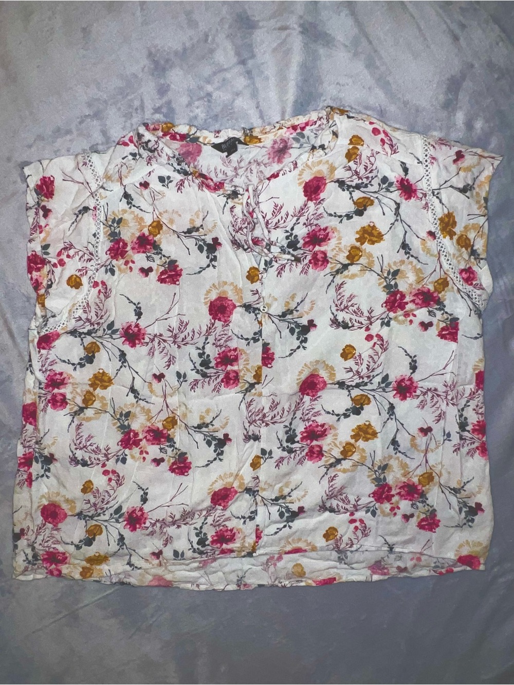 Buffalo David Bitton White Floral Blouse Front Chest Tie Cap Sleeves Size XL